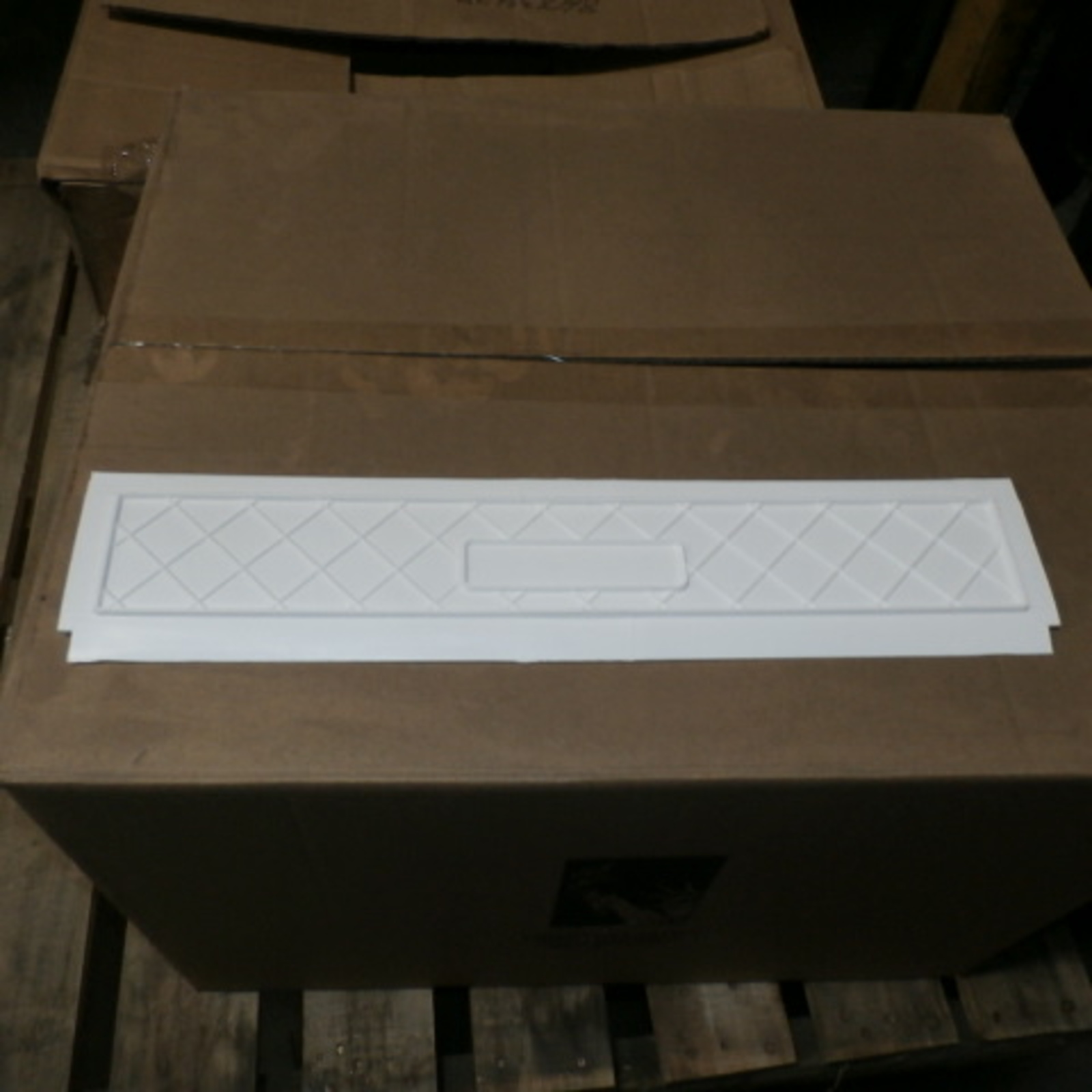 SHUTTER,PLASTIC,MOLDED, 18.343" LONG,F/36